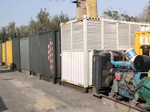 新河200KW柴油发电机机组每小时油耗是多少？
